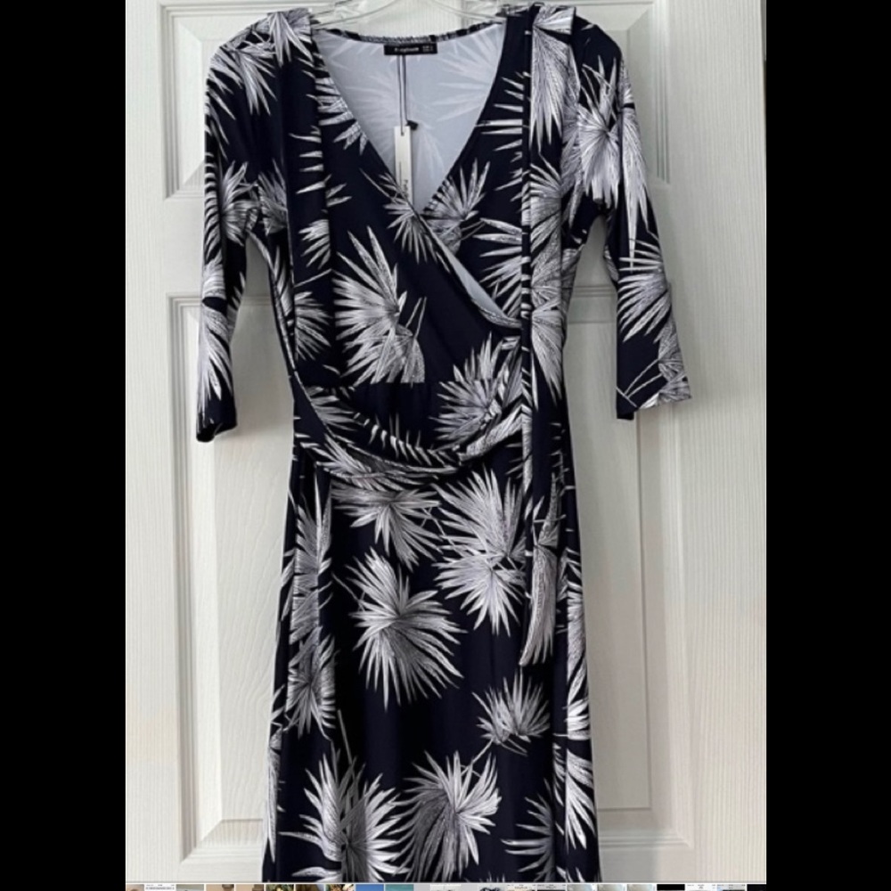 NWT PattyBoutik navy & white wrap floral dress